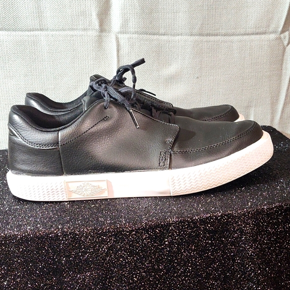 Air Jordan Oxford Shoes - Picture 2 of 5